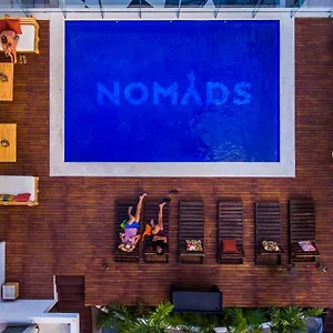 אכסניה Nomads & Rooftop Pool, קנקון